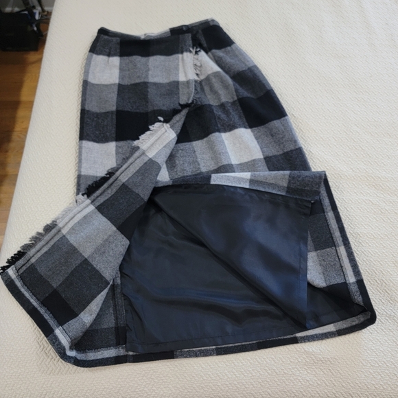 Rafaella Petites Plaid Black Gray Women's Wrap Skirt Size 8P Wool Blanket Fringe - Picture 8 of 15